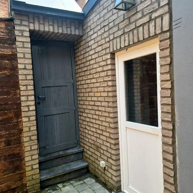 Finition de Porte et Briques